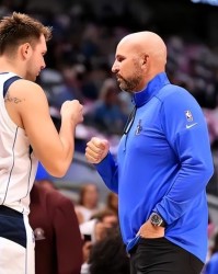  独行侠东契奇蝉联周最佳称号  