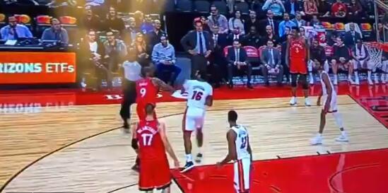  都灵德比战平局收场双方球迷爆发冲突  