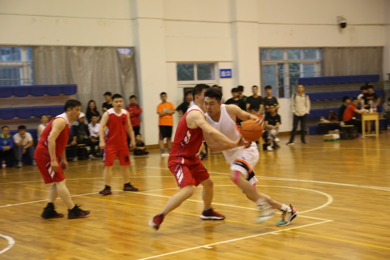  水晶宫队长抗议染红，赛后申诉成功取消处罚  